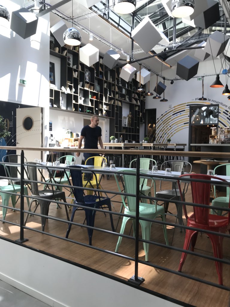 Elsinkytweet's tweet photo. Formation #bienetreautravail pour @Carglass_France dans un superbe lieu à #Paris @comet_meetings #qvt #chiefhappinessofficer par @DTalarm1 et @olivierdrnd https://t.co/GALiN3pP4I