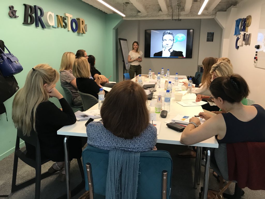 Elsinkytweet's tweet photo. Formation #bienetreautravail pour @Carglass_France dans un superbe lieu à #Paris @comet_meetings #qvt #chiefhappinessofficer par @DTalarm1 et @olivierdrnd https://t.co/GALiN3pP4I