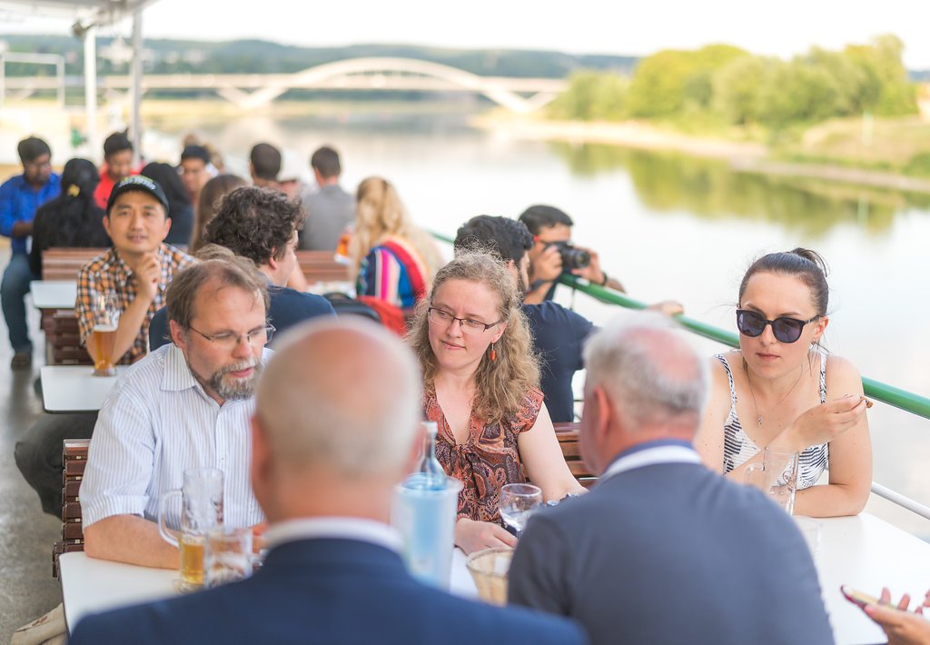DRESDEN_concept's tweet photo. Und weil es so schön war am vergangenen Mittwoch, haben wir noch ein paar Bilder der #Wissenschaftsfahrt von #RonaldBonss. Mehr Eindrücke gibt es auf der DDc Homepage: https://t.co/lZURxfqJY5 und Facebook. #ScienceCruise #ScienceUnlimited https://t.co/oYDIovLeND
