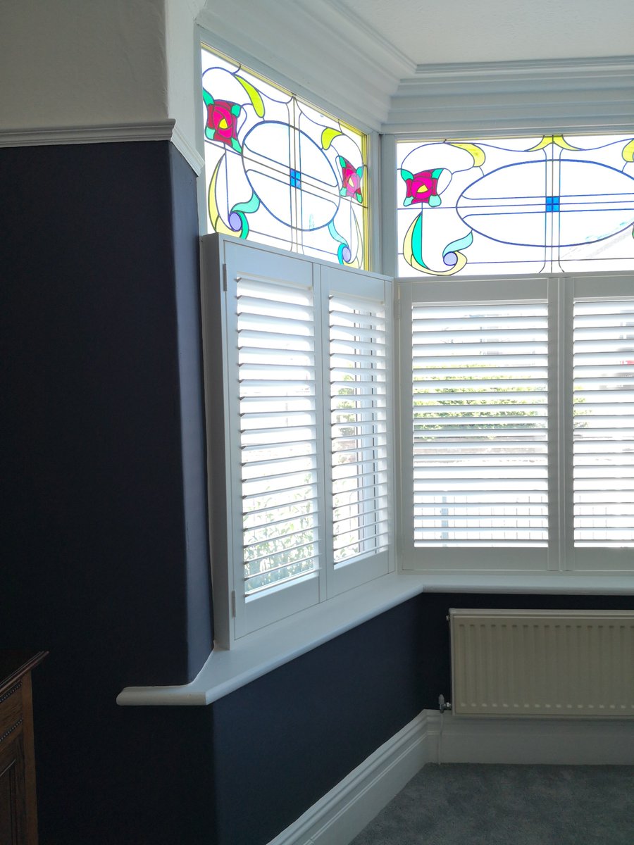 CoolShutters's tweet photo. Before & after photos from an installation in Morecambe, cafΓ© style shutters with beautiful stained glass above. Allows natural light in but keeping the room cooler. Call us today for your free quote on 0800 975 4337 #cafestyleshutters #baywindow #plantationshutters #morecambe https://t.co/2u6LeYc2Vp