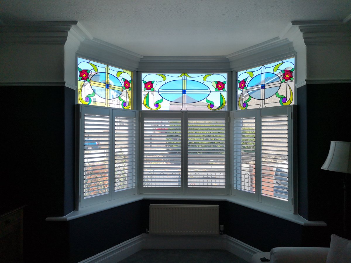CoolShutters's tweet photo. Before & after photos from an installation in Morecambe, cafΓ© style shutters with beautiful stained glass above. Allows natural light in but keeping the room cooler. Call us today for your free quote on 0800 975 4337 #cafestyleshutters #baywindow #plantationshutters #morecambe https://t.co/2u6LeYc2Vp