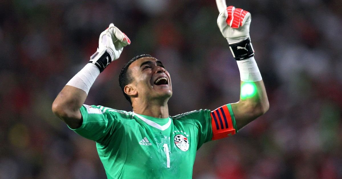 caughtoffside's tweet image. 45-year-old goalkeeper Essam El-Hadary made his Egypt debut in 1996 and is about to start his first World Cup game 🇪🇬

This is why we love the World Cup 🏆🙌