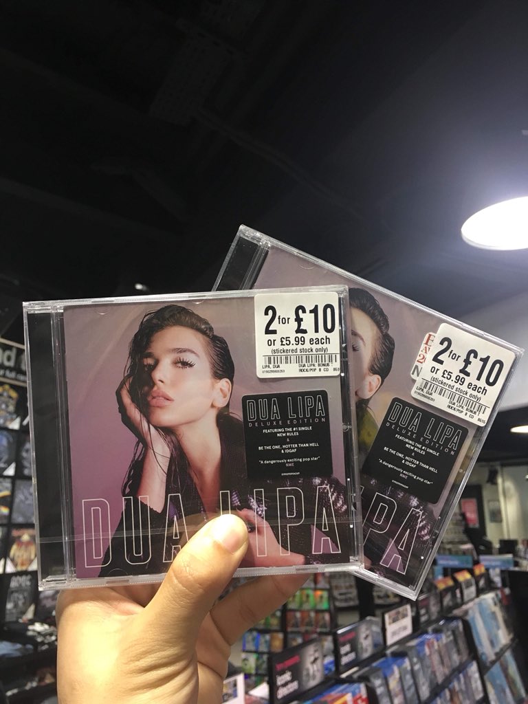 mcraeIipa's tweet photo. IM GOING TO GIVING AWAY @DUALIPA MAGAZINE AND CDS. RETWEET THIS POST AND FOLLOW ME! THE WINNER WILL BE RANDOMLY SELECTED THE END OF JULY 🌸 https://t.co/u5iioEisHR