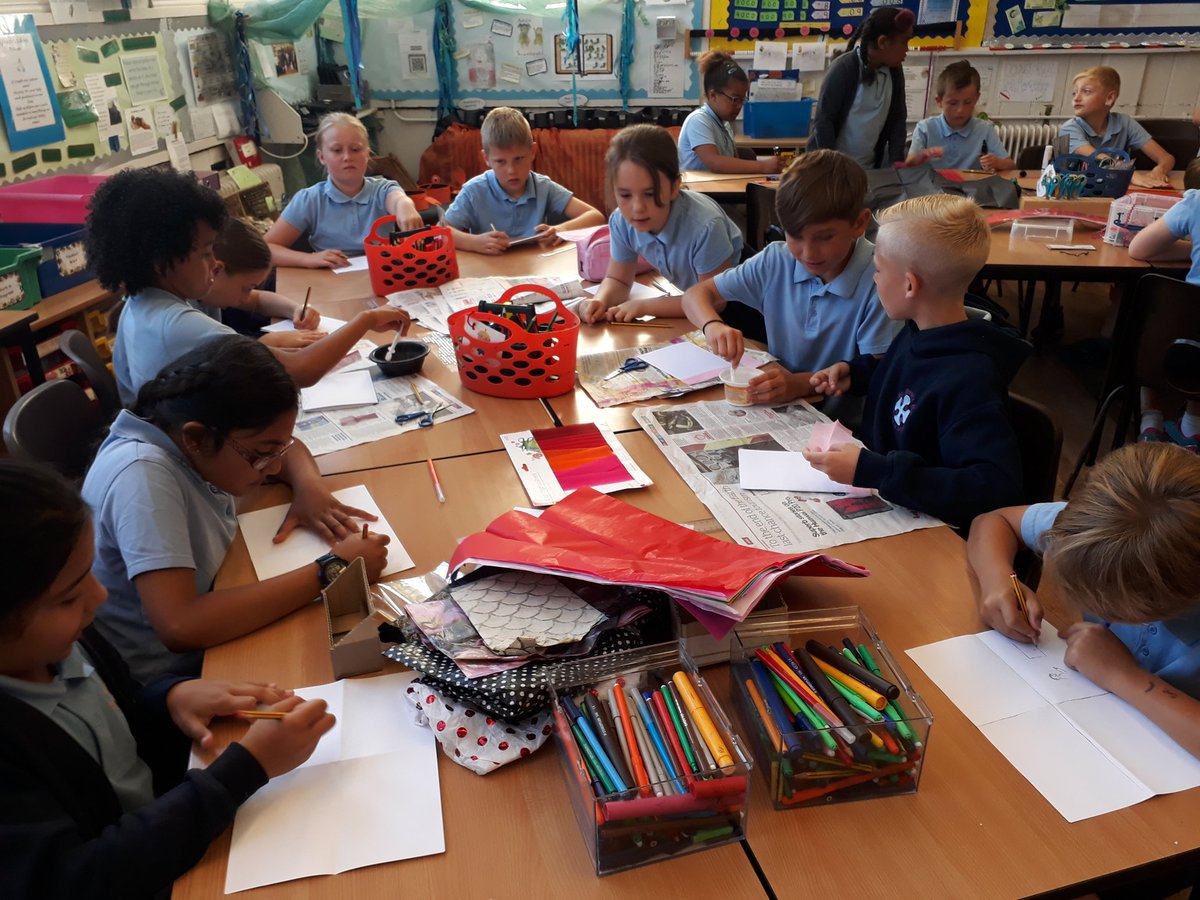 Year4StJos's tweet photo. Busy morning making props for the Maindee Festival #incredibleedible https://t.co/qvnsP5buyc