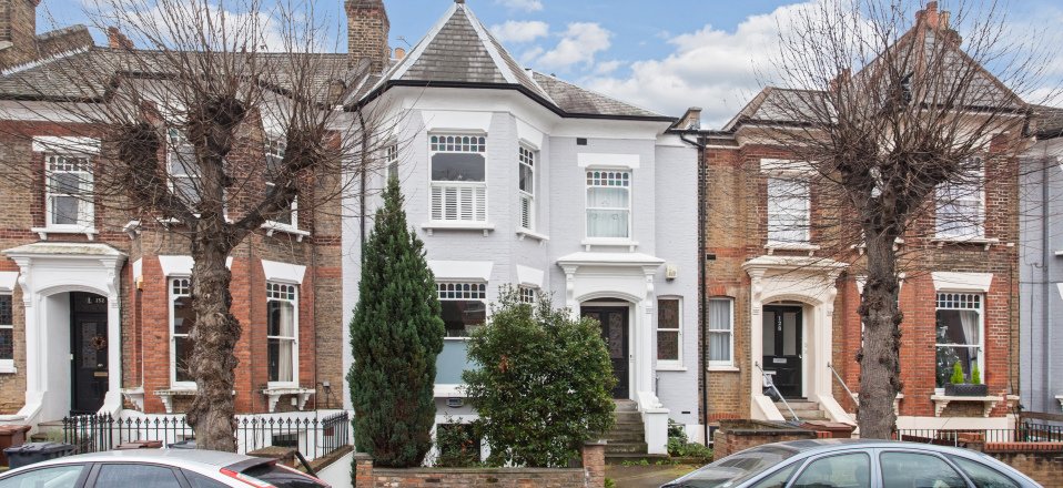 CFPSoftware's tweet image. The number of people switching to a new loan jumped by more than a third in April. Read more: bit.ly/2MzKecL