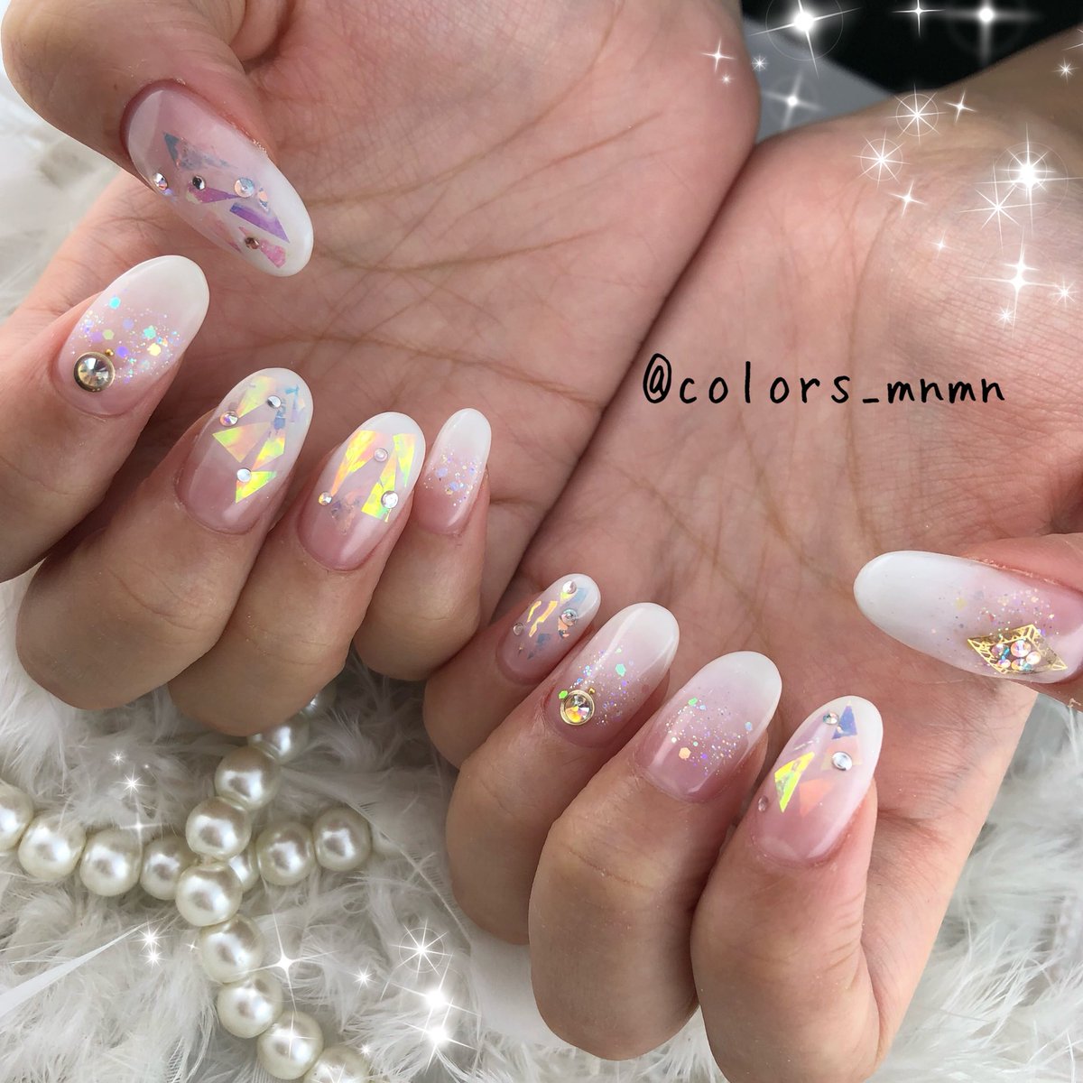 Uzivatel Color Sやまざき Na Twitteru お客様オーダー 白グラデにフィルムやホロで キラキラネイル 白グラデーション可愛いです Nail
