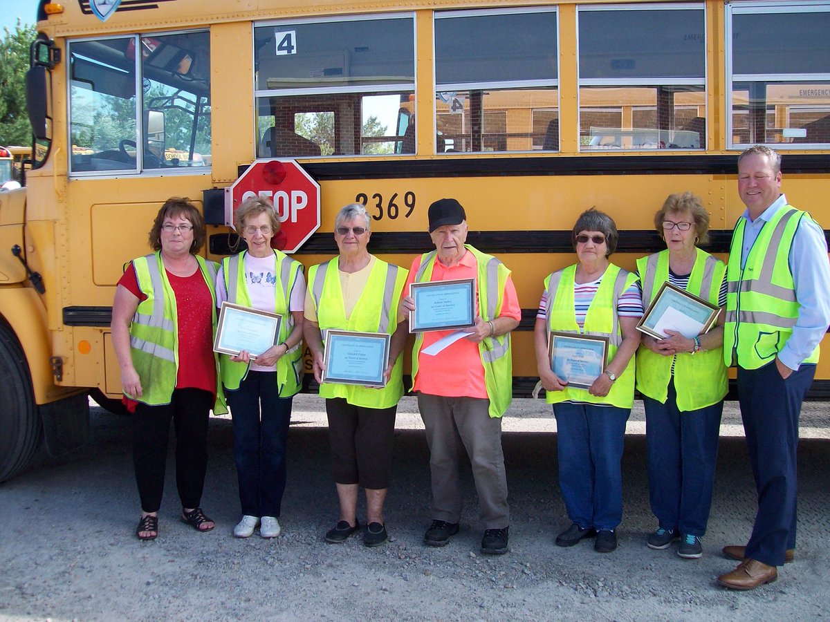 FirstStudentInc's tweet photo. Marking more than 200 years of combined driving experience! Our location in Mt. Pleasant, Pennsylvania recognized five drivers for reaching four decades of service to First Student. Thank you for caring for generations of families! #FirstStories https://t.co/vBOKQwWFpJ
