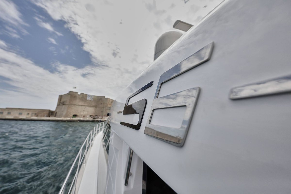 AzimutYachtsHK's tweet photo. #AzimutS6 debuts at the #YachtingGala:
The first delivery of a our new exciting model.
Ready to set new standards for design and technology.
https://t.co/a1MbEiyFBR
@AzimutYachtsHK #Italy #HongKong #Macau #Yacht #festival #DolceVita #LoveYachting https://t.co/ZDfH6H9Qv1