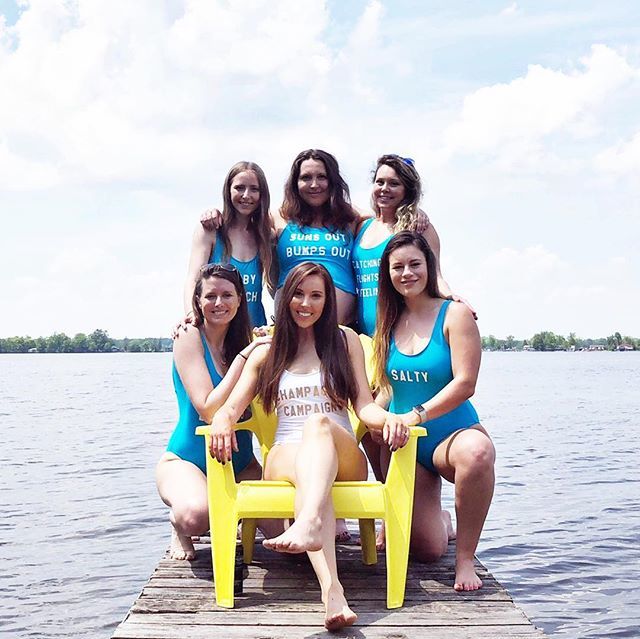 squatsnwhatnot's tweet photo. 2 weeks!! 💍👰🏻 Can’t wait to stand by my friend of 23 years when she gets married!! ⠀
.⠀
.⠀
.⠀
.⠀
.⠀
#bridesmaids #bridetribe #engaged #engagedaf #almostwife #mstomrs #bestfriends #bffs #fam #bridetobe #summerwedding #nonewfriends https://t.co/JpVe3V98Q4 https://t.co/GmZWI8vfKU