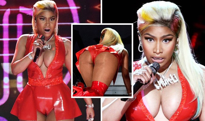 Nicki Minaj Awards Nicki Minaj Suffers Major Wardrobe