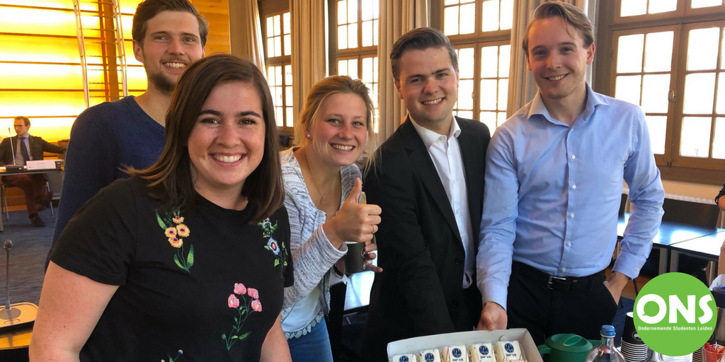 Feest! 😁🍰 Vandaag is de 200ste vergadering van @urleiden sinds de grootste wetswijziging van het Hoger Onderwijs. Kom je taart eten in het Gravensteen?
