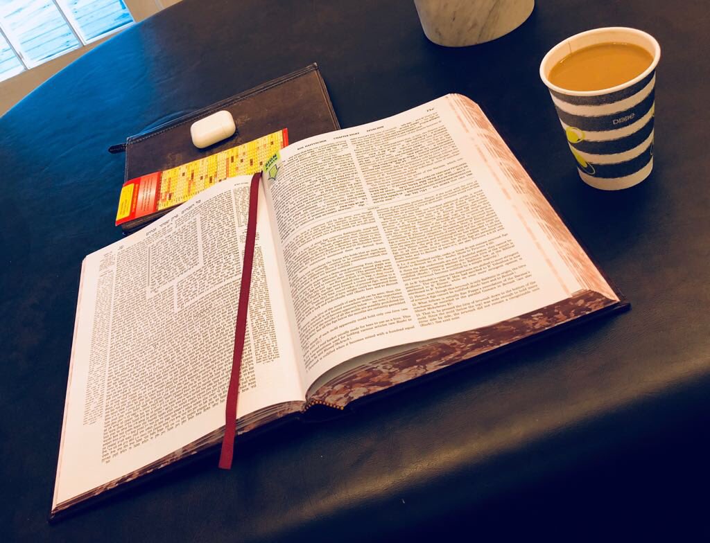 🌞 Good morning everyone! Just saying hi - with a coffee and a Daf Gemara 🌞