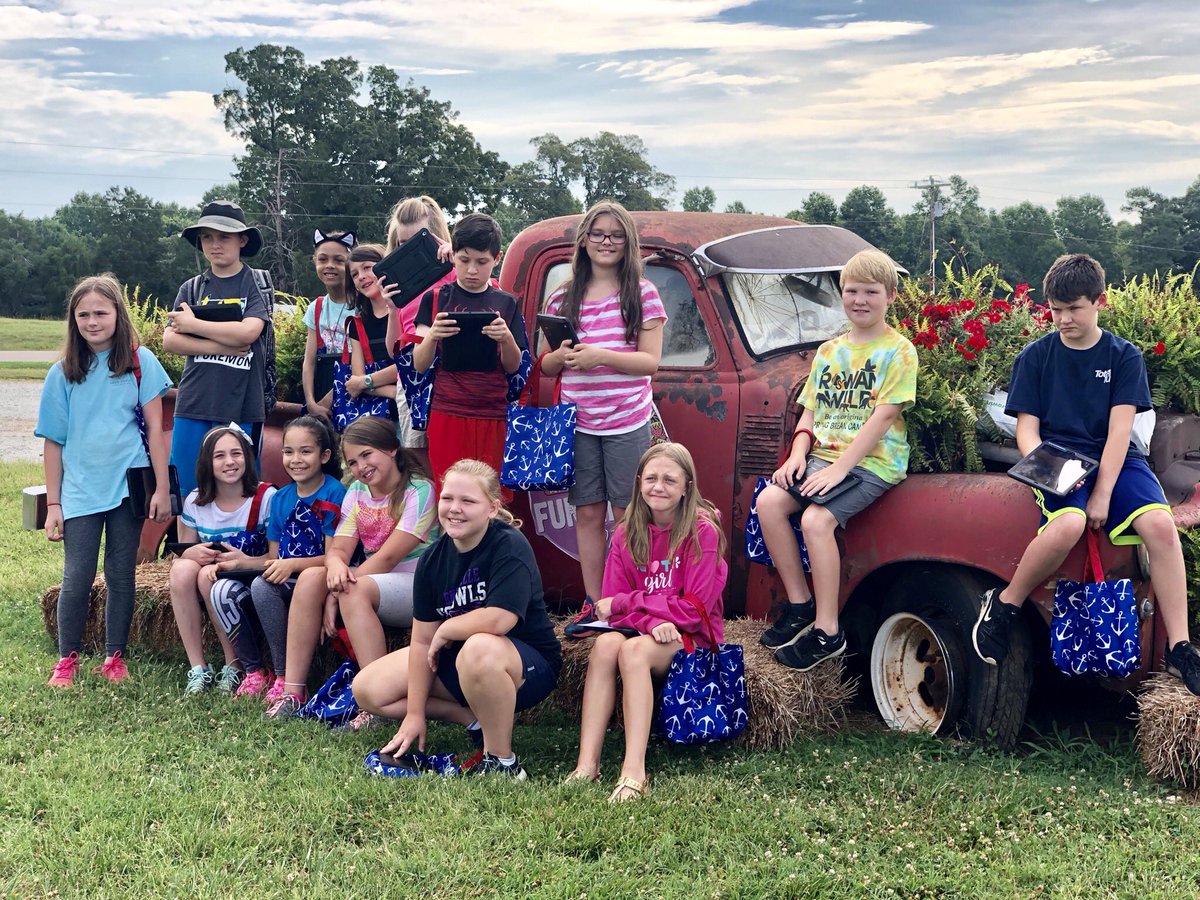 kellyfeimster's tweet image. First day of @RSSinformation Creative Arts in the Community Camp. Beginning the week @Patterson_Farm is always fun. #rssaig #rssarts