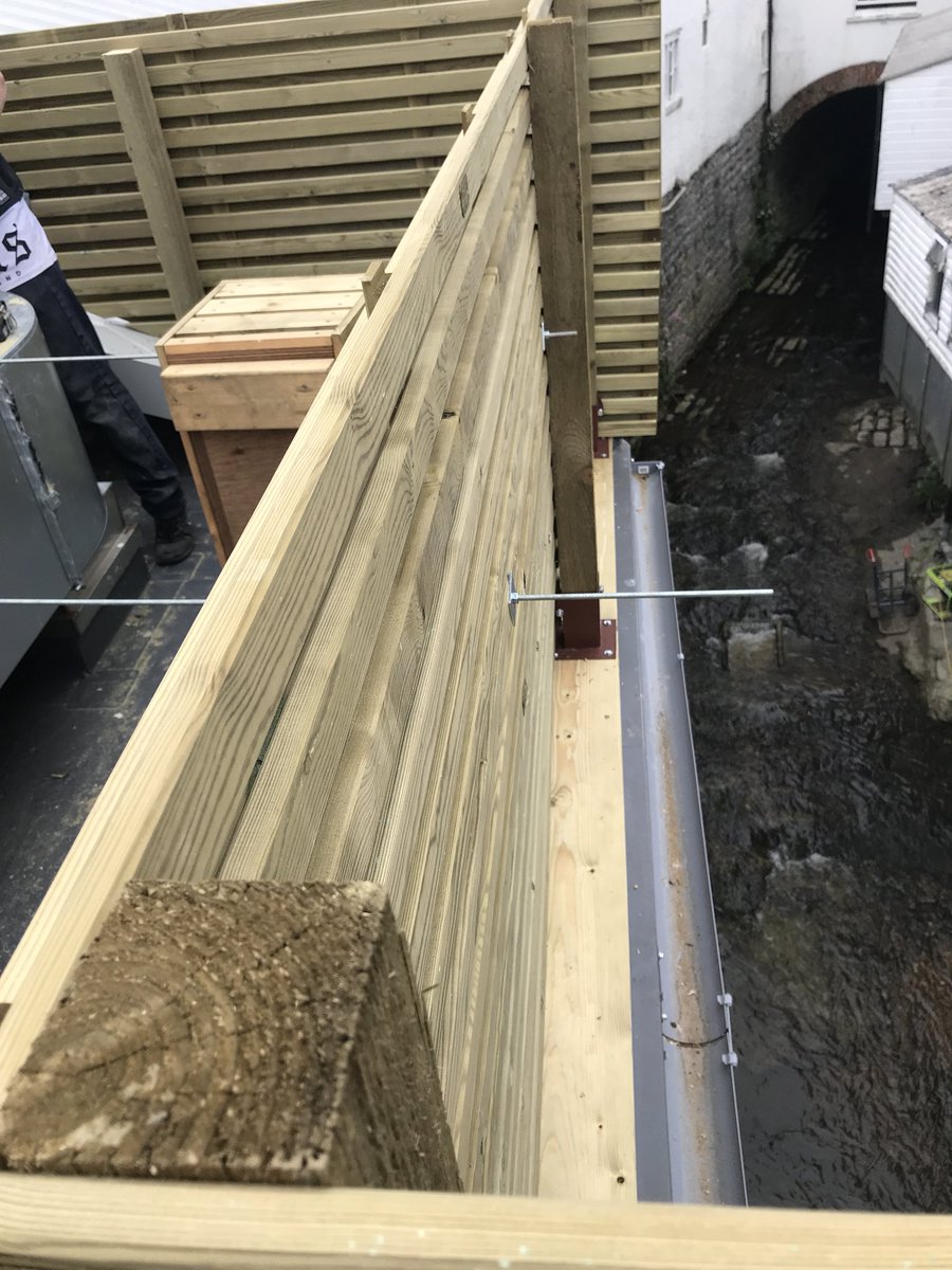 FencingUK's tweet photo. Free standing fence on a roof https://t.co/Z43tywNohn