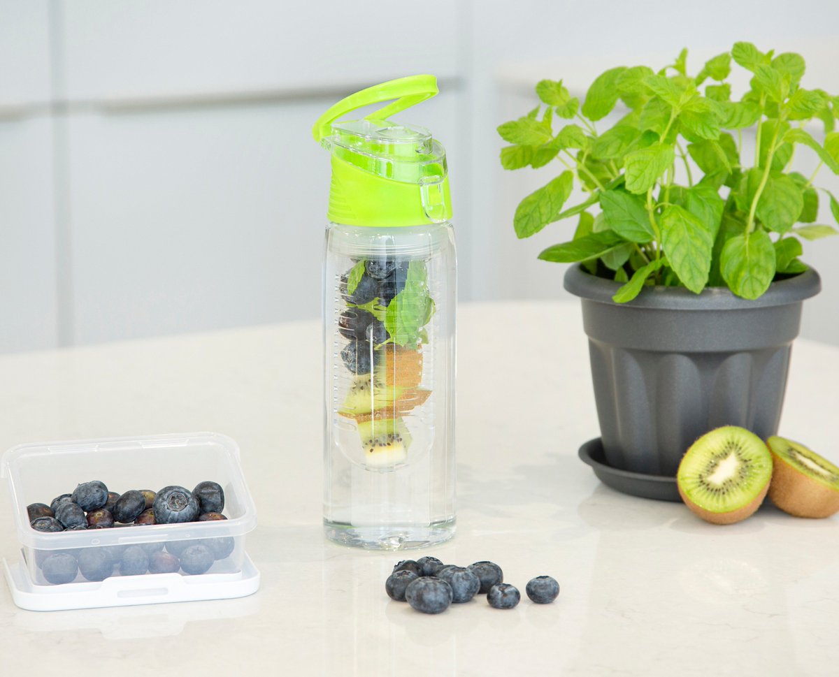 WhamWorld's tweet photo. Stay #hydrated during this #heatwave with our Wham Infuser bottles. Simply fill with #water and your favourite #fruit and you’re good to go and enjoy the #sun! ☀️
#picnic #walk #uk #summer #heat #infuserbottle #blueberries #kiwi #berries #fresh #healthy https://t.co/4DrjIwnpod