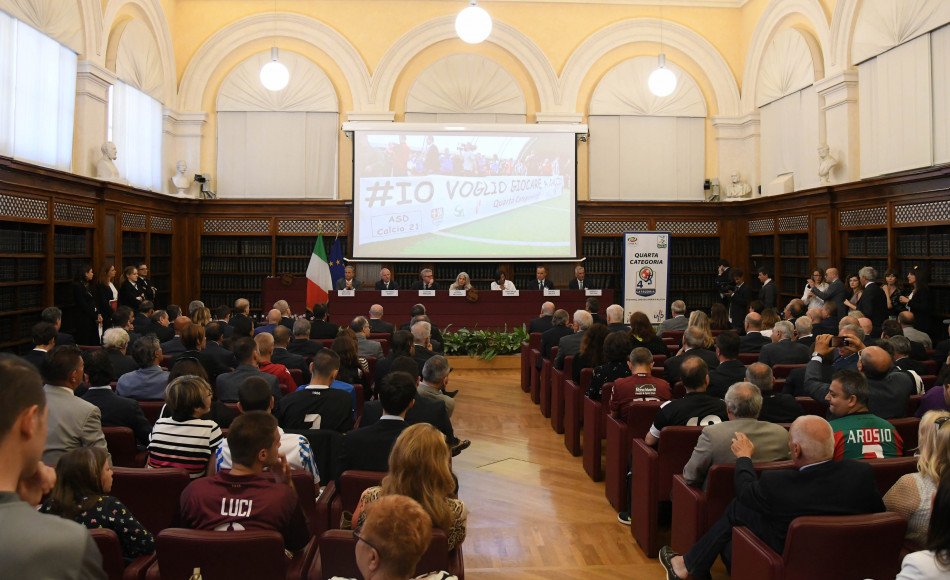 Il calcio come mezzo di integrazione. Giorgetti ha presentato il progetto Quarta Categoria

L'articolo di Stefano Cabras bit.ly/2yI4p5e
