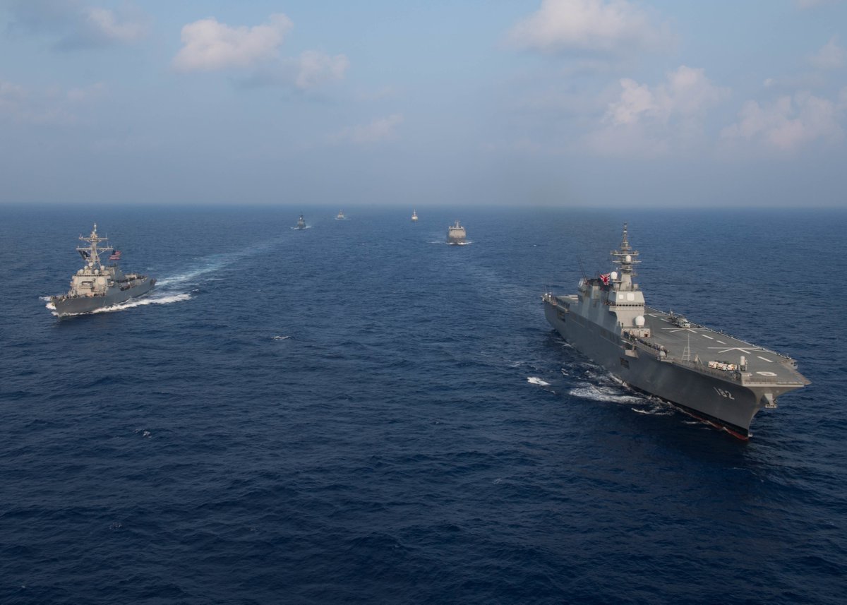 Working together.

#USSWilliamPLawrence sails with Japanese 🇯🇵 ship JS Ise, Singaporean 🇸🇬 ship RSS Tenacious, Indian 🇮🇳 ship INS Sahyadri, and Philippine 🇵🇭 ships BRP Davao Del Sur and BRP Andres Bonifacio during a group sail formation in the #PacificOcean. #KnowYourMil