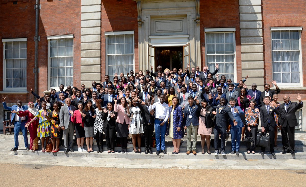 commonwealthsec's tweet photo. The #QueensYoungLeaders concluded an interactive visit to #MarlboroughHouse, the #Commonwealth Secretariat's headquarters. @PScotlandCSG and a number of High Commissioners joined these talented young leaders for a group photo.
Congratulations to the #QueensYoungLeaders! https://t.co/dL0VZ7GP7F