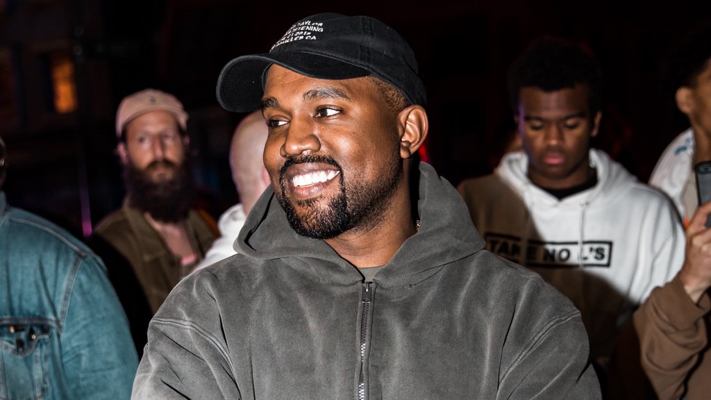 DJBooth's tweet photo. Kanye West Admits He Hadn't Written a Single Lyric for 'Ye' Eight Days Before Its Release (We Could Tell) https://t.co/VBwFeT05JS https://t.co/knl0vaIuci