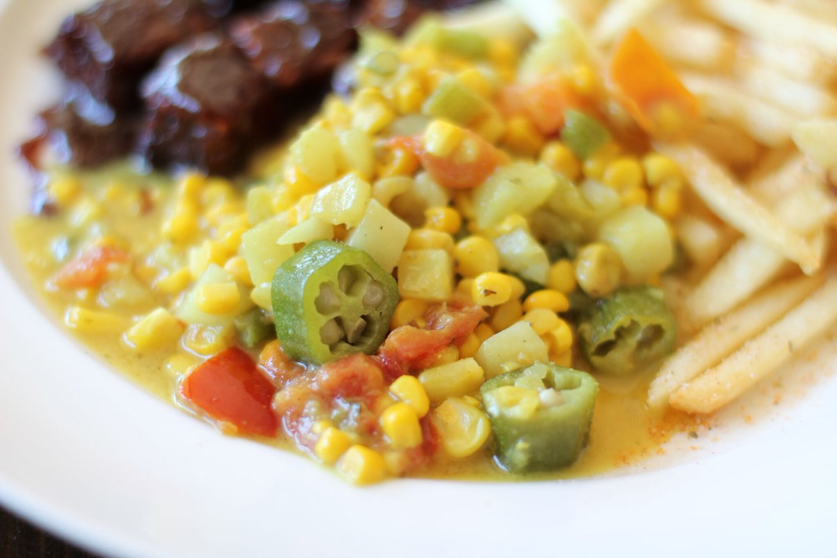 We found our #mondaymotivation in this beautiful shot. Come find your own dish of motivation! 
#southerncharm #southernfood #food #hungry  #food  #hungry #gainesville #gainesvillefood #gainesvillerestaurants