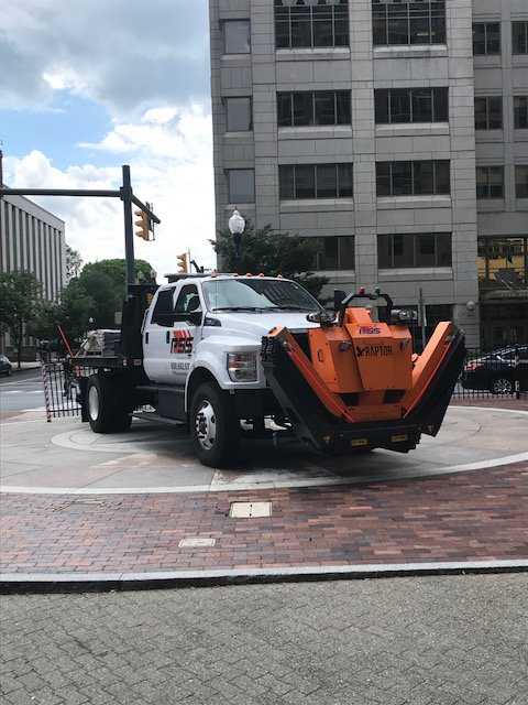 RoadQuakeRAPTOR's tweet photo. Spending some time in front of the Harrisburg Hilton! #RAPTour2018 #RoadQuakeRAPTOR #LindatheTruck https://t.co/qIE73nSjOW