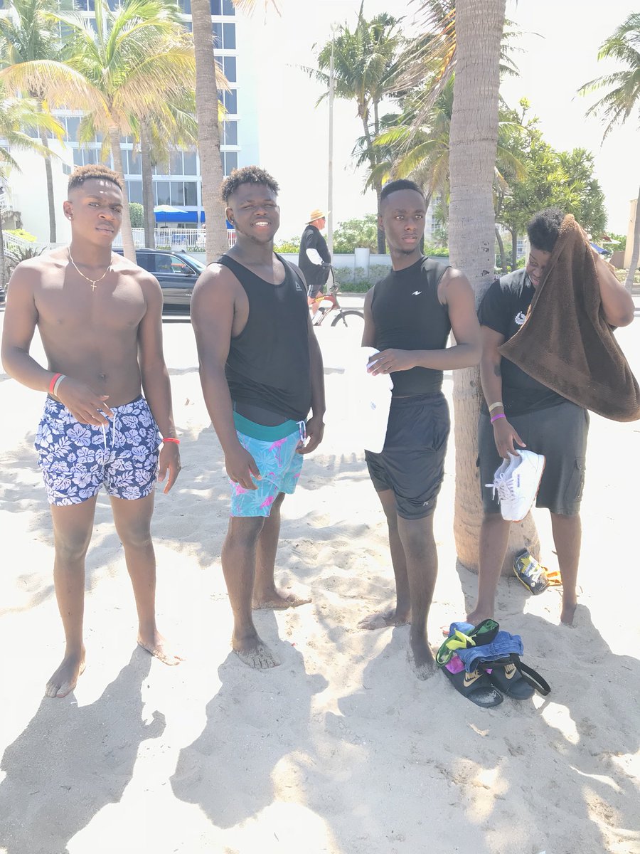 yaadbwoyja's tweet image. Fmg always come in effect🤙🏽😌 #oush