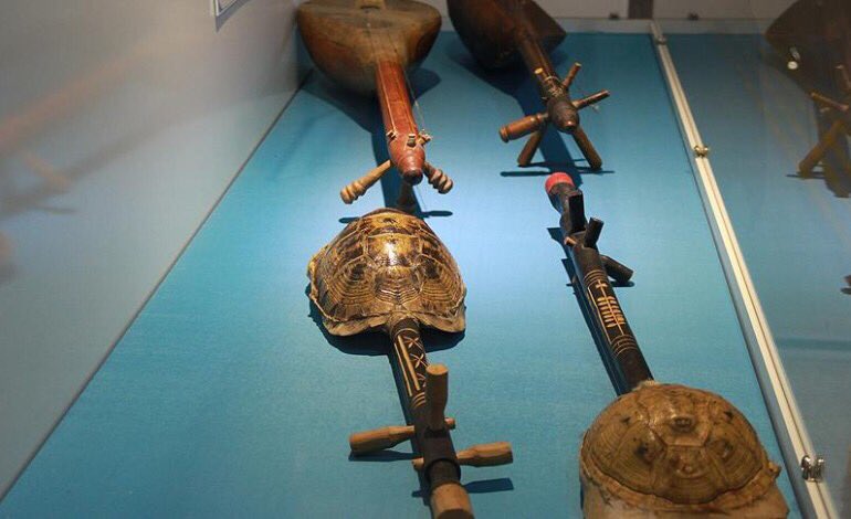 visit_afyon's tweet photo. Beş kıtadan 450 çalgı aleti ve müzik objesinin yer aldığı Alimoğlu Müzik Müzesi sizleri bekliyor 🎻🎵
Yer: Afyon Kocatepe Üniversitesi Konservatuar Binası
Ziyaret saatleri: Haftaiçi 09:00- 17:00 
#müzikmüzesi #alimoglu #afyonkocatepeüniversitesi #afyonkarahisar #meetingpoint https://t.co/FH7R5MBh4R