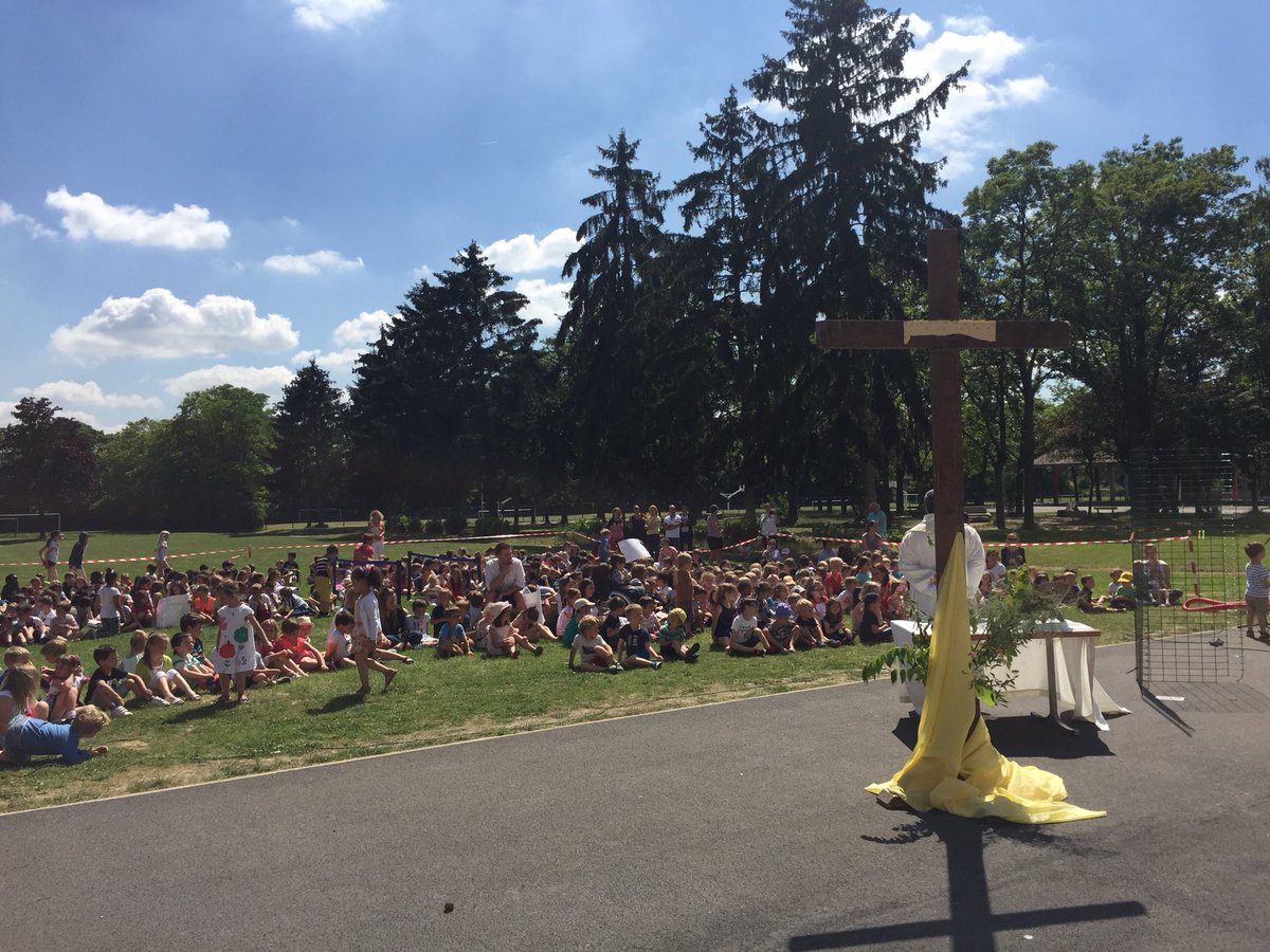 ecolelapro80's tweet photo. Célébration de fin d’année TPS au CM2 dans le parc de l’école : merci Jesus pour cette belle année https://t.co/eiDk8kt6oh