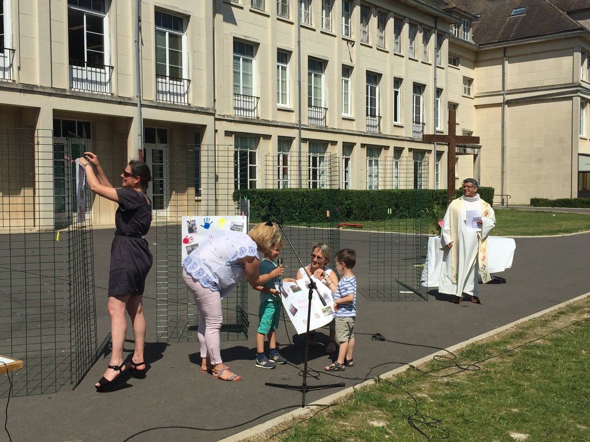 ecolelapro80's tweet photo. Célébration de fin d’année TPS au CM2 dans le parc de l’école : merci Jesus pour cette belle année https://t.co/eiDk8kt6oh