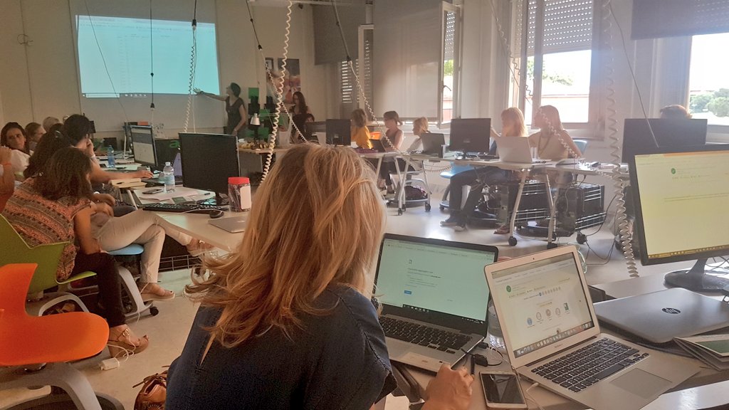 fmdigitale's tweet photo. Accompagnamo i prof sulla piattaforma #ComputerScienceFirst per portare il #coding in classe. #PalestraInnovazione #CsFirstIT #GrowWithGoogle @GoogleForEdu https://t.co/qqvjoI6U3e