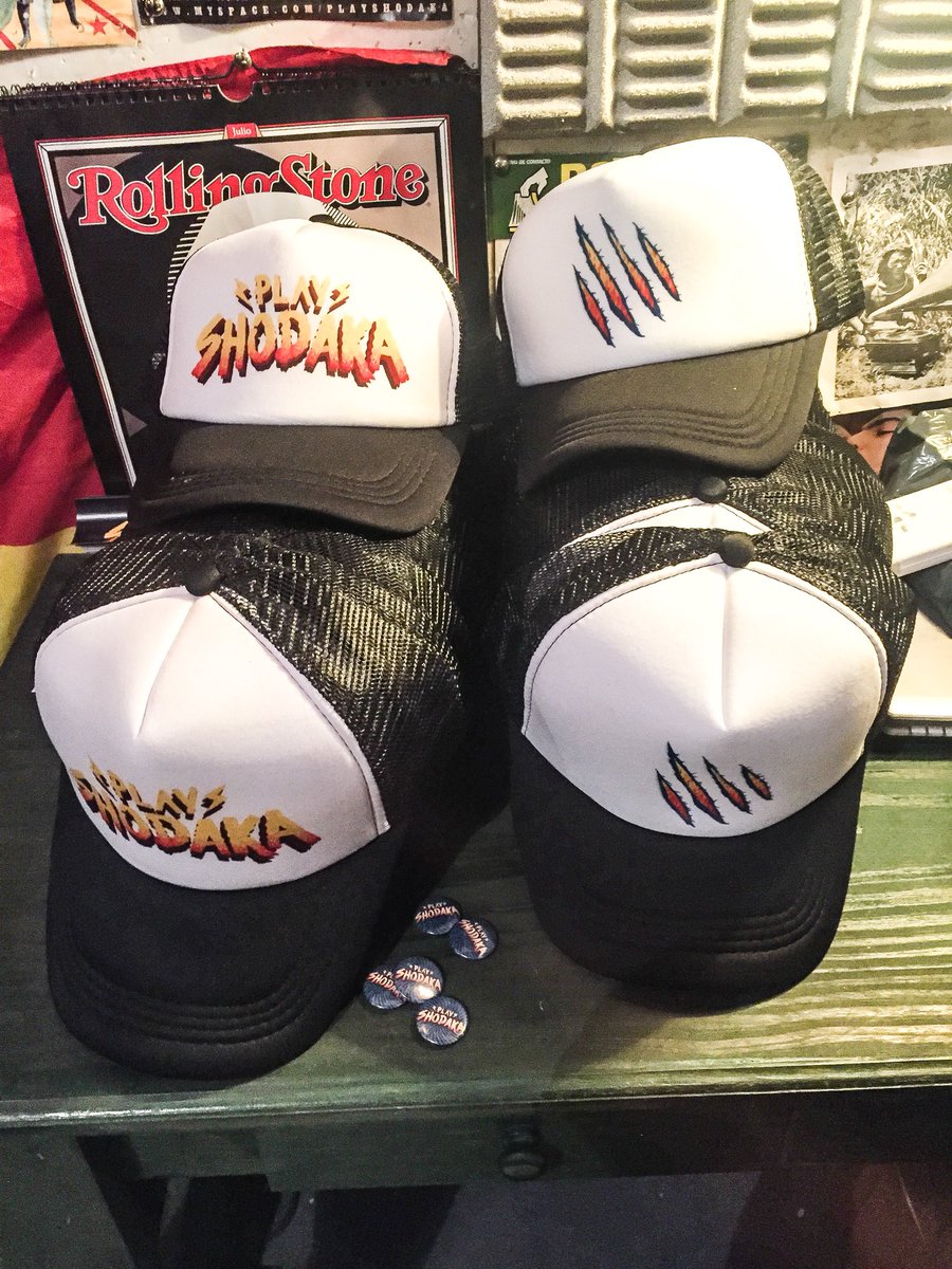 Llegaron las gorras y pines! -> Encontralas en el stand en la próxima fecha o pedilas por mp 🙌🏻
.
#gorras #merchandise #merchandising #rock #look #fashion #25Jun #AHORA #Argentina #ATENCION #MacriGato