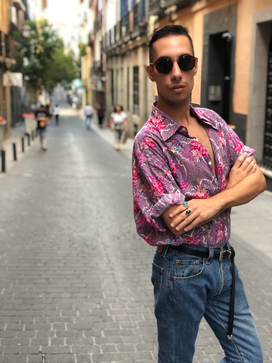 SÚPER #SORTEO con <a href="/DoradoVintage/">Dorado Vintage</a>! Entra en mi perfil de Instagram y participa: jesusreyestv 😱😱 ¿El premio? ¡Un vale de 100€ para gastar en ropa como la que llevo en la foto! SUERTE, trendsetters ❤️🌹