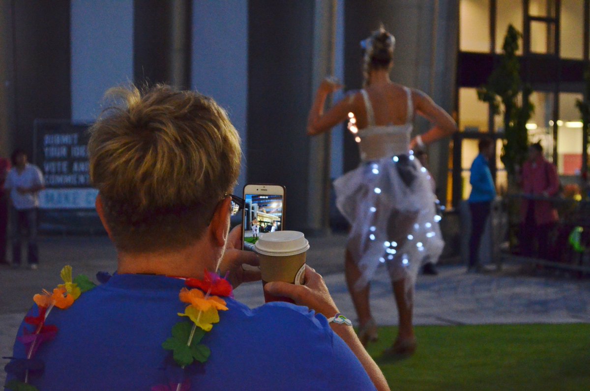 TheKirkwood_UK's tweet image. We're still buzzing after our #MidnightMemoryWalk on Saturday! We want to say a huge thank you to these guys for keeping our crowds warmed up and entertained @Pulse1Radio, @RosieMadison, @TotalFitness, @MaxRestaino, Veronika Lukacova &amp;amp; @PasticheEurope Glow Dancers #MMW18