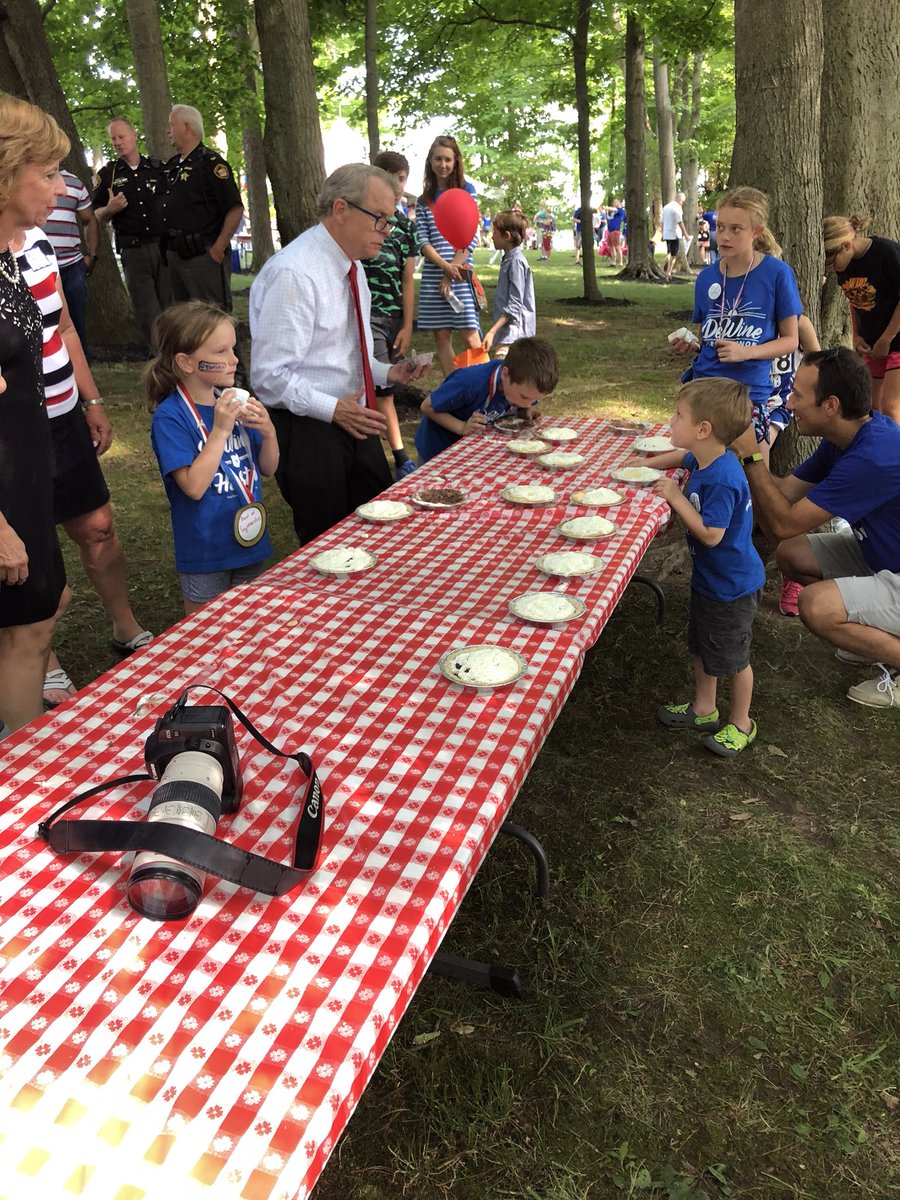 MUforMikeandJon's tweet photo. What a great day yesterday at the DeWine Family Ice Cream Social! Miami Students @JConn_er, @AnthonyMassaOH and some other #studentsforDeWine enjoyed the pie and ice cream and getting to see our next Governor and First Lady! #DeWineICS #DHFO2018 https://t.co/SObZhRdt1b