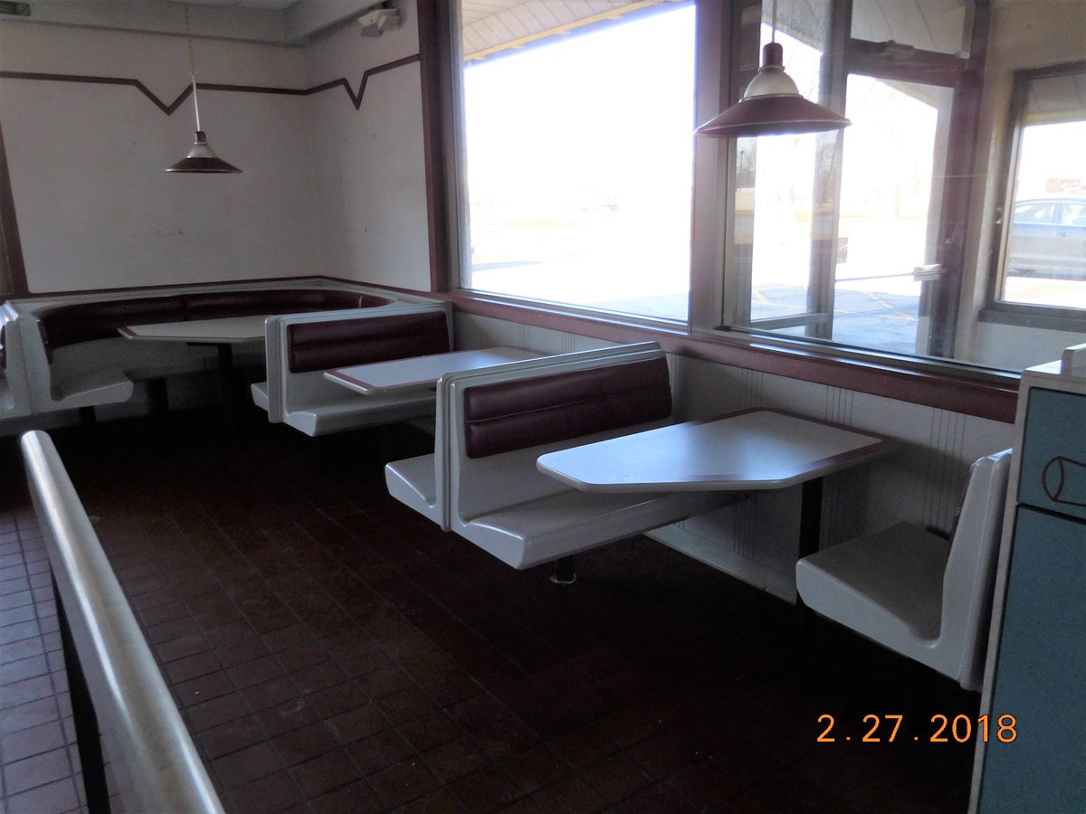 TomLockwood57's tweet photo. 2787 SF restaurant available for lease only.  Has a drive up window, plenty of parking, 2 refrigerators and freezer. seats 66.  1192 Scottsville Rd.  #huntcommercial  #restaurant #drivethru #buildingsforlease https://t.co/ZT0nByllAs