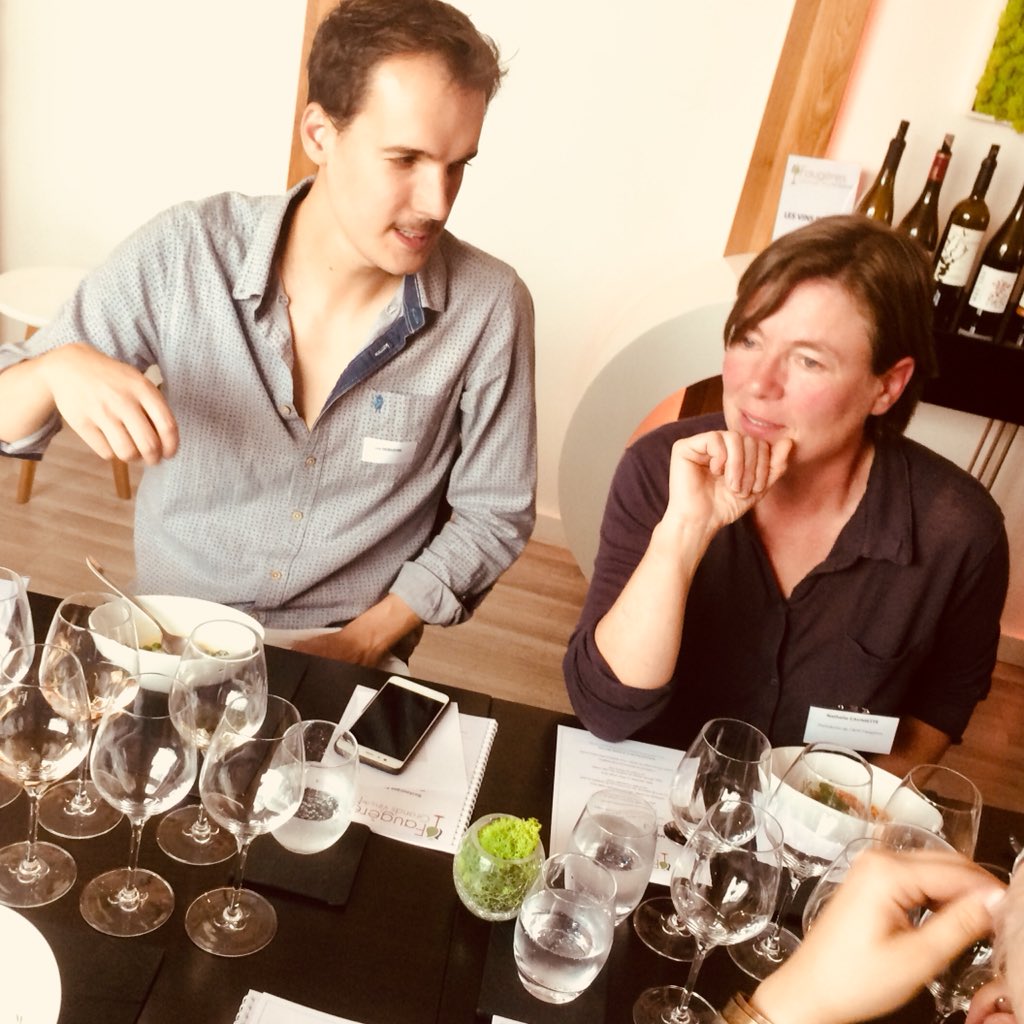 VinsAOPFaugeres's tweet image. #Faugères #Grands #Vins de #Nature : N.Caumette vient de dévoiler le #projet décennal de l’AOC auprès d’une 15aine de journalistes à Paris. #Nature, #environnement, #terroir : tendre ensemble vers un idéal. Tout est interconnecté. @GoodPlanet_ @lemonde_planete @TerredeVins