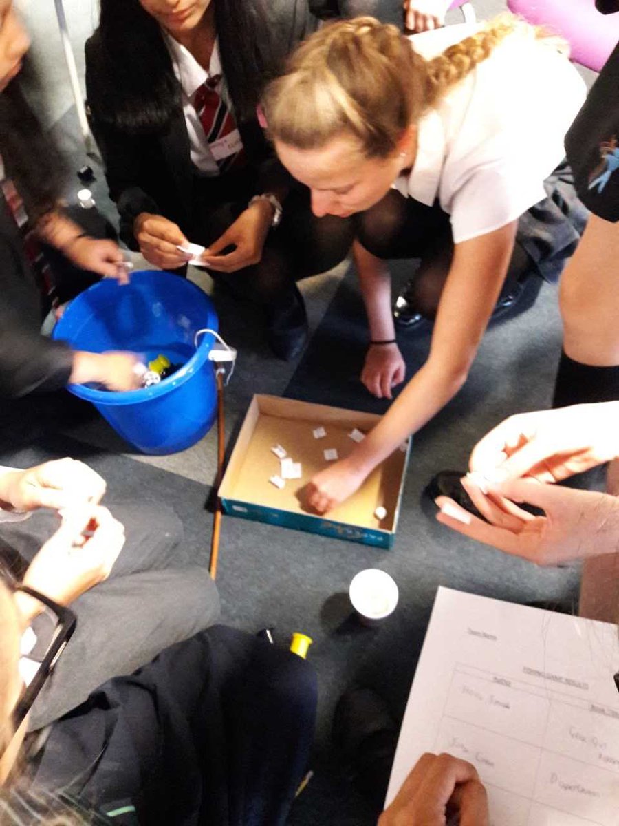 CLHSLib's tweet image. Great fun playing the fishing game at the pupil librarian conference 2018.  @emmasuffield @uksla