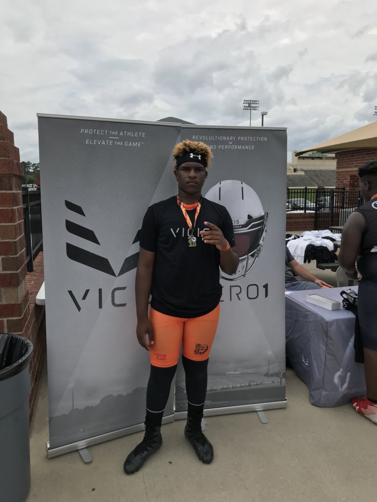 iamtylerbooker's tweet photo. Balled out at the @NextGenAACamp this weekend๐คฉ๐คฉ๐คฉ๐คฉ I earned the game breaker freak award and competed against some of the countryโs best offensive line men๐ค๐พ๐ค๐พ๐ค๐พ More work to be done ๐๐๐ #Boatrained #Bergen22 #203 #nextgencamp2018 https://t.co/n9fwiHrN45