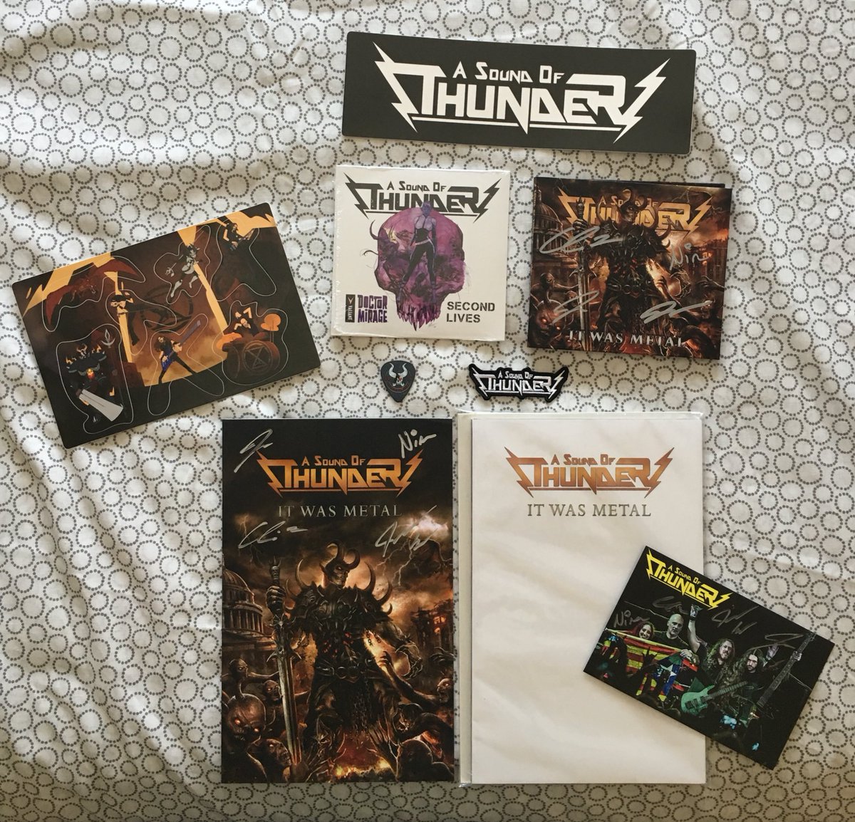 bsilanes's tweet photo. Just arrived!! @asotband Hail Queen of Thunder!! 🤘#Metal #TheReapers #ItWasMetal #Udoroth https://t.co/BaLsyqkRJw