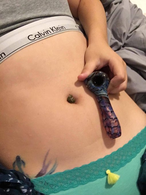 How Luna stores her Longbottom Leaf 🖖 https://t.co/RXdOJdOdAL<a href="/tag/manyvids"class="tags"><span>#manyvids</span></a>