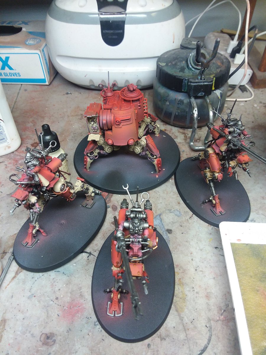WMGJohn's tweet photo. Painting more #Skitarii , @WhiteMetalGames these guys are a blast to #paint and no never get tired of painting them :D #PaintingWarhammer #paintingminiatures #WMG #miniatures #forgemasterjohn #warhammer40k #robots #chickenwalker #red #art #painter #fun #awesome https://t.co/MXJWUGHf0s