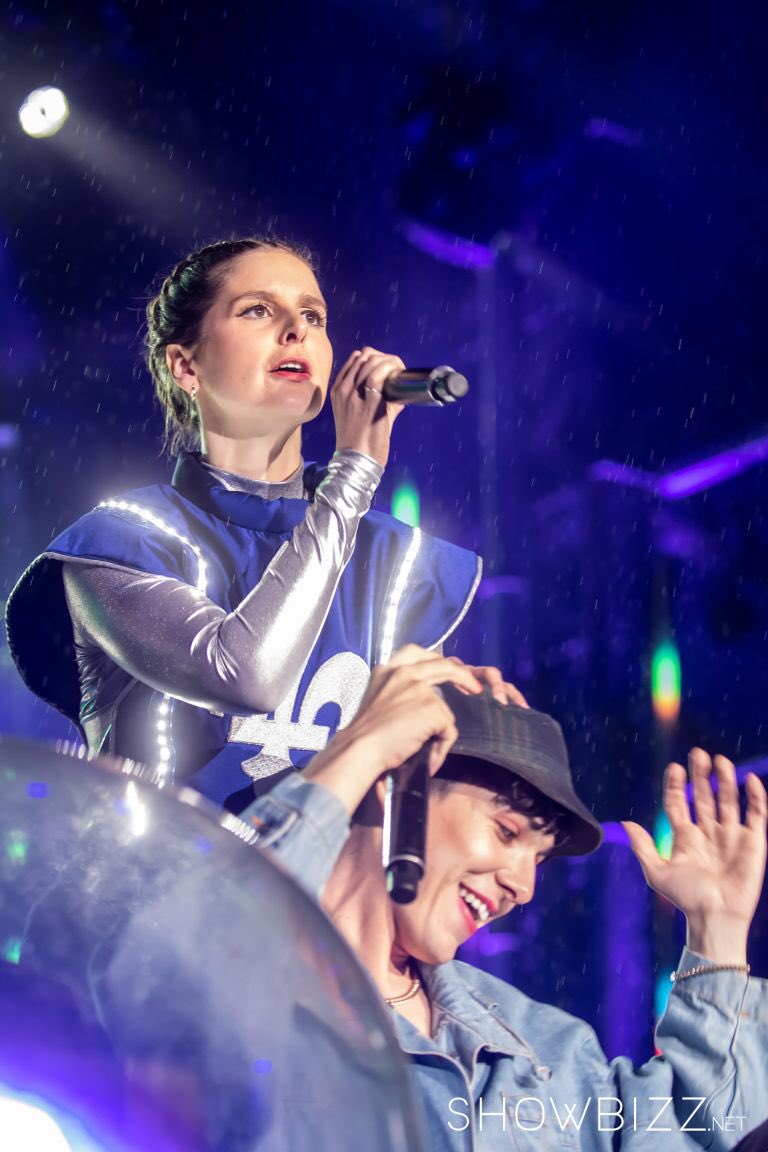 Mon moment pref de la Saint-Jean Baptiste à Montréal avec <a href="/lebaronbandit/">Hubert Lenoir</a> qui a malheureusement été censuré pour la télévision 😭 #nancybeaudoin #lucienfrancoeurlove