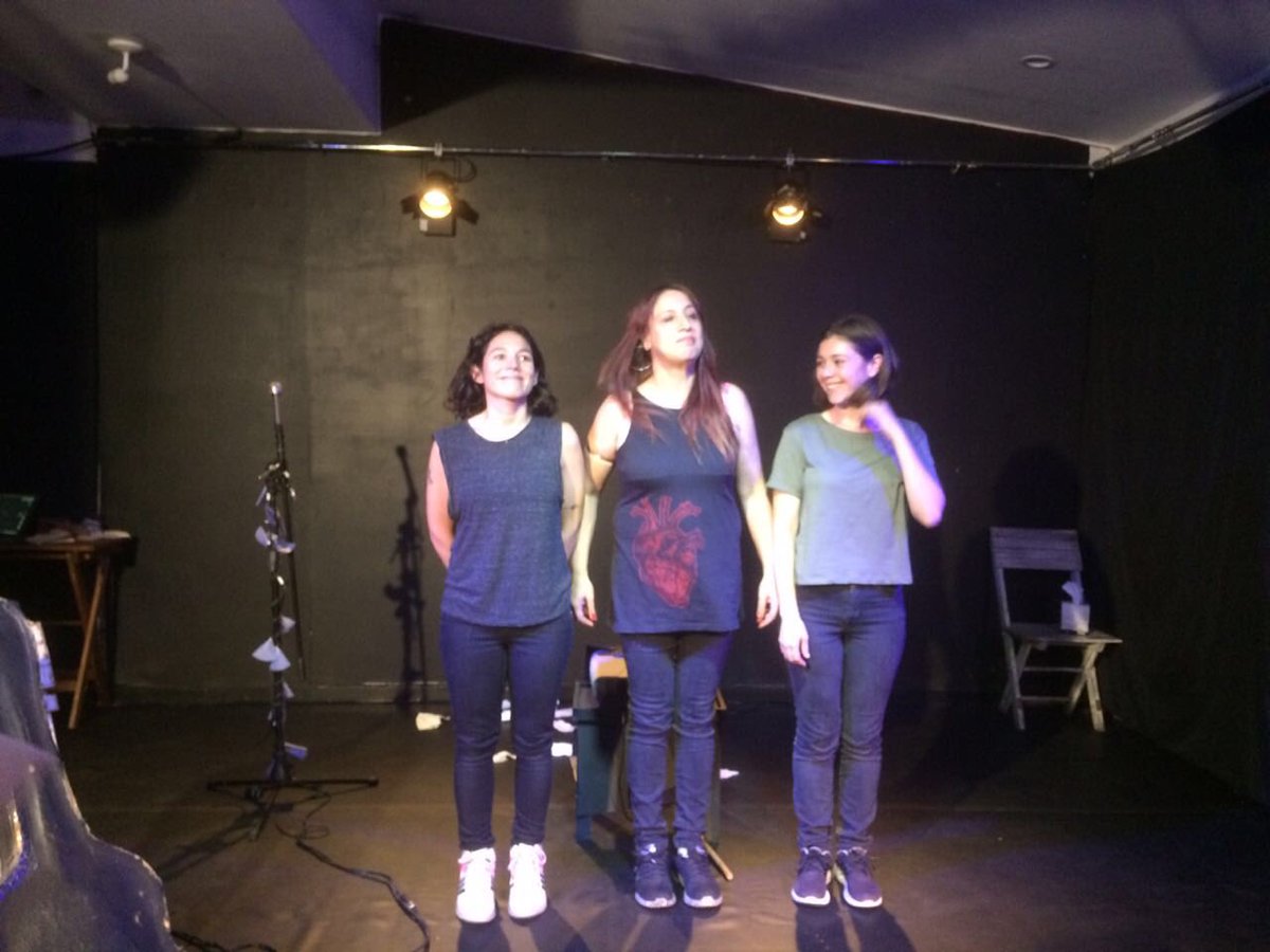 Así lució este domingo la 3a función de "Un Gavilán para Violeta" de <a href="/MalaMadreteatro/">compañiamalamadre</a>  en #SalaNovo. Gracias a los medios y público presente! Quedan 3 funciones. Vengan a vivir a #VioletaParra y su universo de música, arte y compromiso.
[📸 <a href="/adrianinajones/">Adriana Morales</a>]