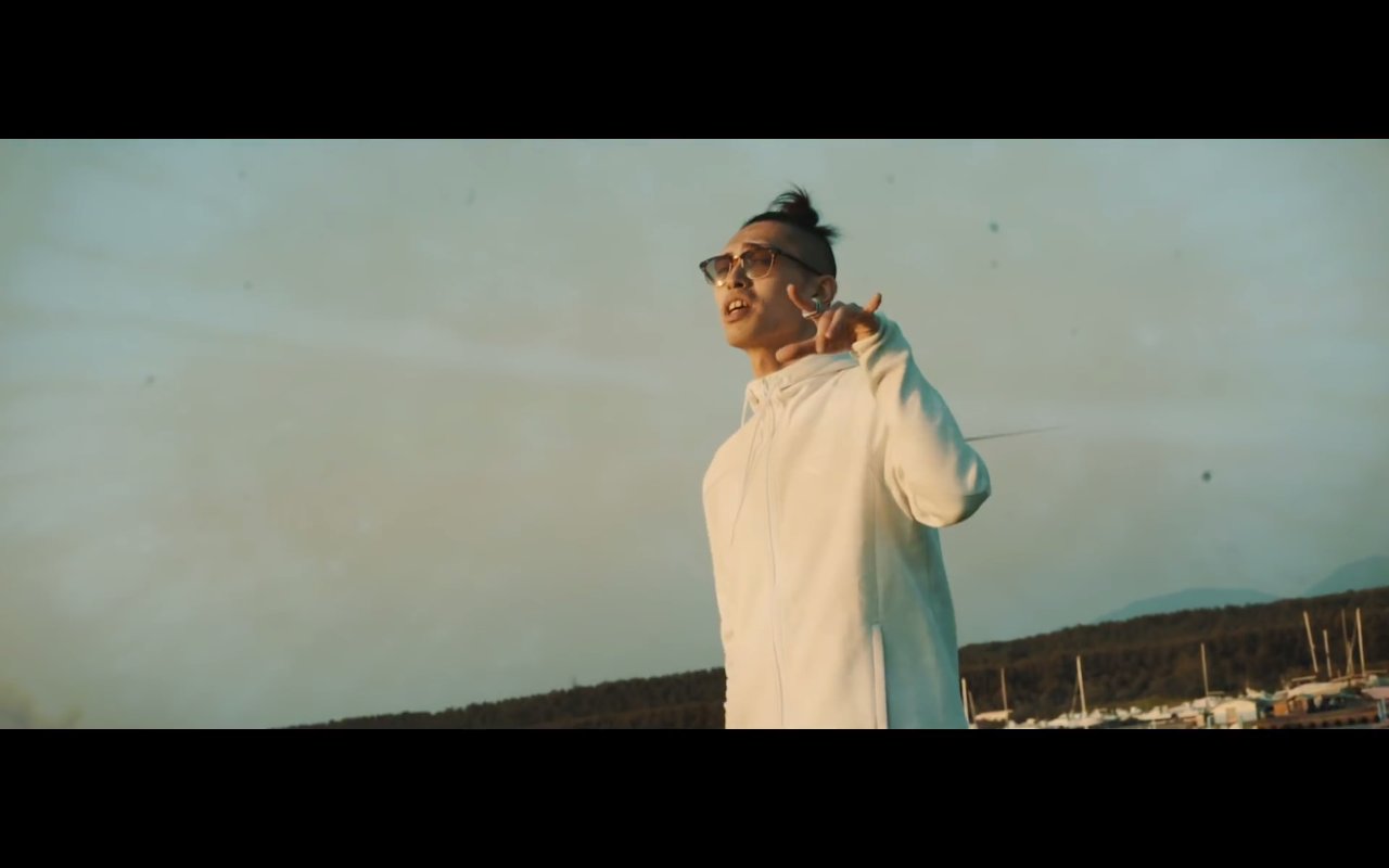 ドラム師匠 Hiphopを毎日紹介 1000レビュー達成 日刊digg いぶりがっこ をググってしまう Tyourhome Iburi Gacko Flow Feat Lunvloyal 早口が得意な秋田のラッパー Lunv Loyal 日本語の特徴である母音を曖昧にすることで 英語かと ドラム師匠 Hiphopを毎日紹介 1000レビュー達成 日刊digg いぶりがっこ をググってしまう Tyourhome Iburi Gacko Flow Feat Lunvloyal 早口が得意な秋田のラッパー Lunv Loyal 日本語の特徴である母音を曖昧にすることで 英語かと