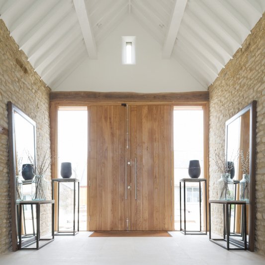 The grand scale of this entrance to one of our Cotswold #barn projects floods the house with light and allows the 3.4m high doors to appear perfectly proportioned.

Spatial and #InteriorDesign and Project management by Pippa Paton Design.
Photo by Paul Craig