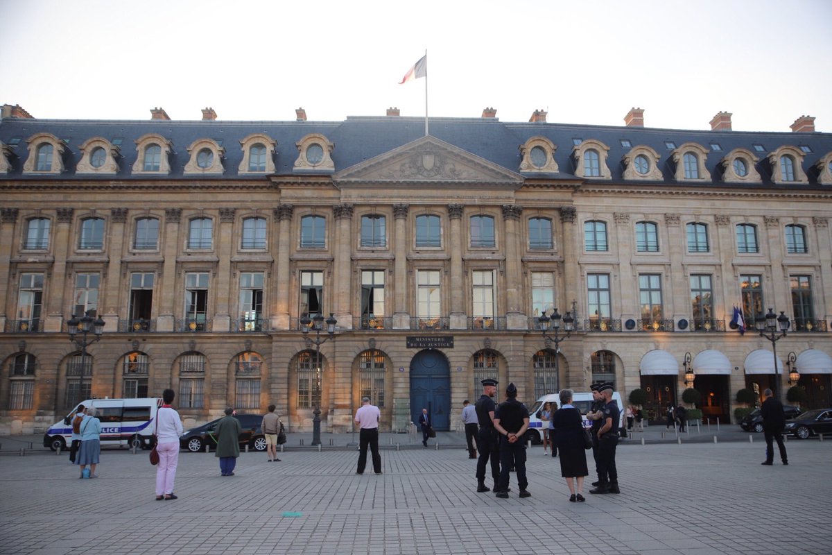 #5ans après les #sentinelles ne lâchent rien. 

Comme prévu la #loiTaubira conduit à #PMASansPere puis #GPA.

La solution : #abrogation !