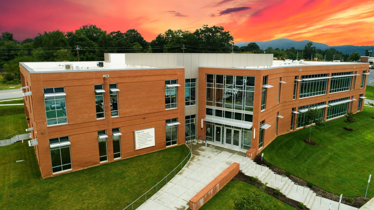 thekeithcorp's tweet photo. Needing #MondayMotivation? Check out the interior of the Fletcher @ymca. The #Healthcare Development team completed this #TKCProject as part of the Mission Pardee Health. @MissionHealthNC brings healthcare services to underserved areas of western North Carolina. @Healthcare_CRE https://t.co/stHVE6bl8a