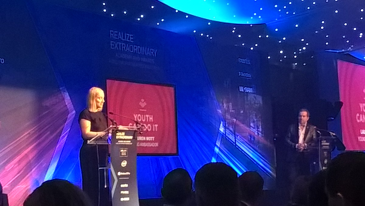 ChrisJMarks's tweet photo. This is what bravery looks like. Lauren Mott talking about the difference #ThePrincesTrust can make. #Extraordinary2018 #Dell4Good https://t.co/himbLmzZdb
