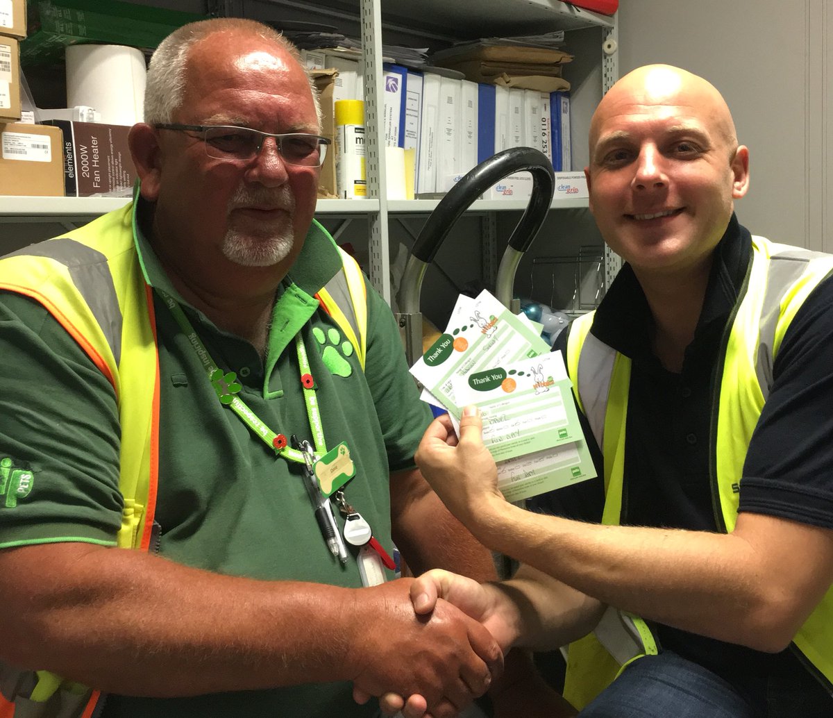 The team receiving recognition for their hard work, going the extra mile supporting the Pets At Home Fun Day. Great work 👍 <a href="/DL_Walker/">Darren Walker</a> <a href="/lmfricker/">Lee Fricker</a> @TraceyDeveroux @Servest_UK