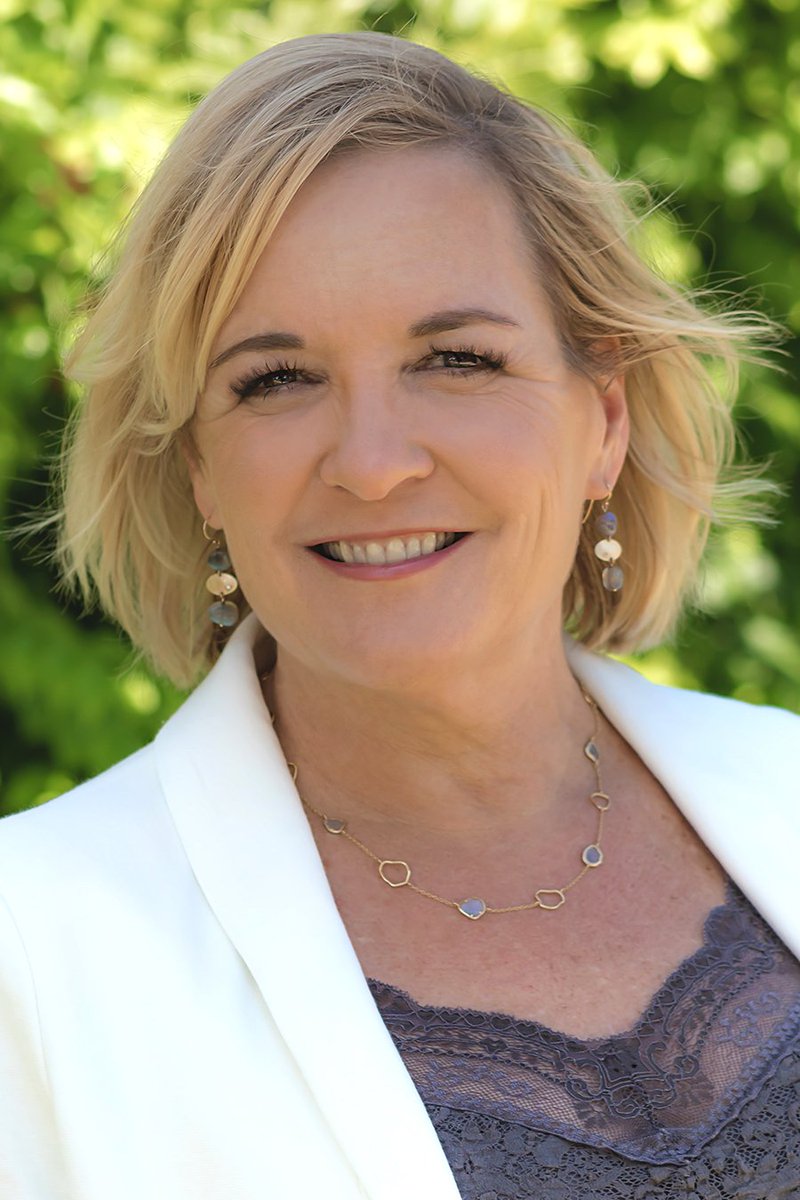 DellTechPartner's tweet photo. .@JoyceatDell sat down with @CRN to discuss Dell EMC's heavy focus on "driving better collaboration between its direct sales teams and channel partners." Read the full interview: https://t.co/2FmYhFJHVN https://t.co/G5eNRzl7YS